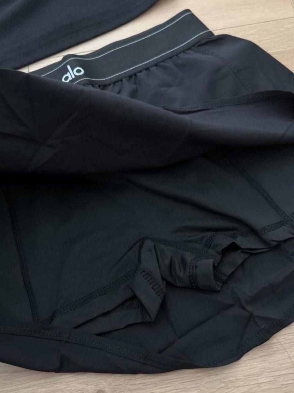 ALO Yoga Black Crop Tank & Athletic Skirt Set - Picture 2 of 5